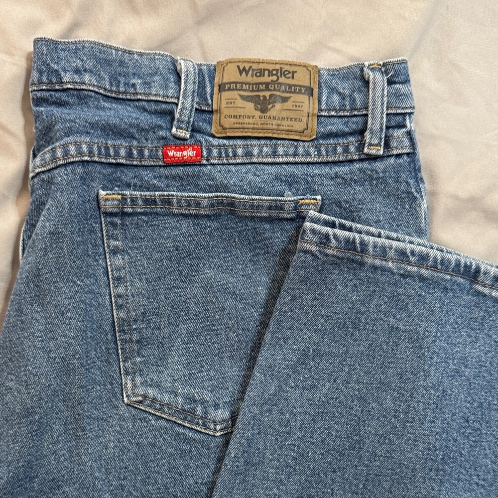 Wrangler Classic Blue Jeans 42 x 32